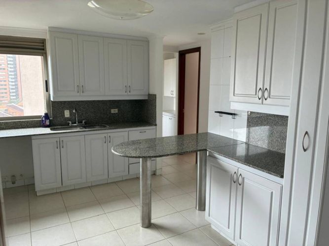 Apartamento de 4 alcobas en venta en El Poblado, Medellín, 245 m² · foto 4 de 20
