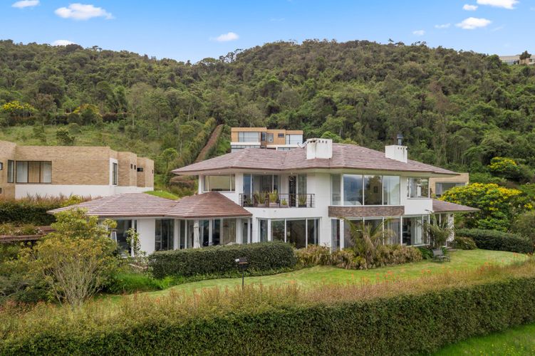 Casa de 4 alcobas en venta en Yerbabonita Bosque Nativo, Sopó, 470 m² · foto 2 de 24