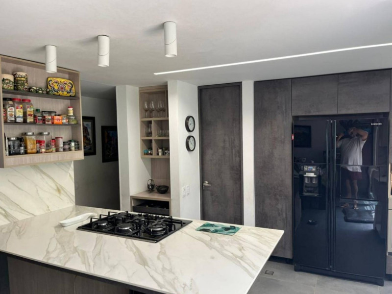 Apartamento en venta en El Poblado, Medellín 3