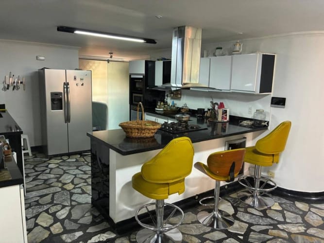 Apartamento en venta en El Poblado, Medellín · foto 2 de 24