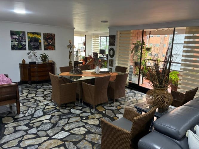 Apartamento en venta en El Poblado, Medellín · foto 3 de 24
