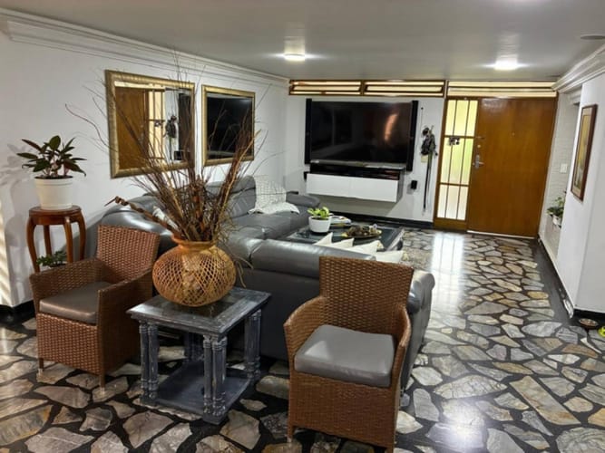 Apartamento en venta en El Poblado, Medellín · foto 5 de 24