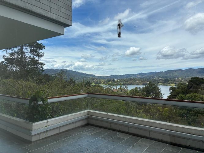 Casa de 4 alcobas en venta en Los Salados, El Retiro, 1561 m² · foto 2 de 24