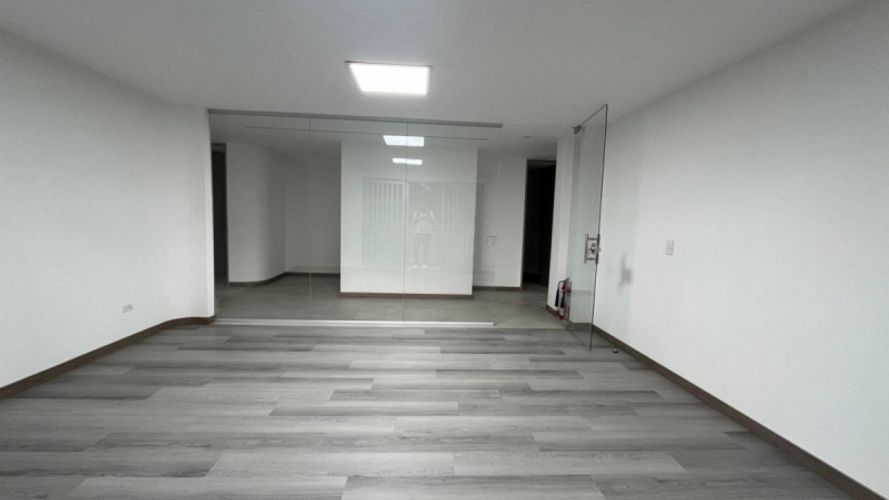 Oficina en arriendo en Suramericana, Medellín, 130 m² · foto 14 de 24
