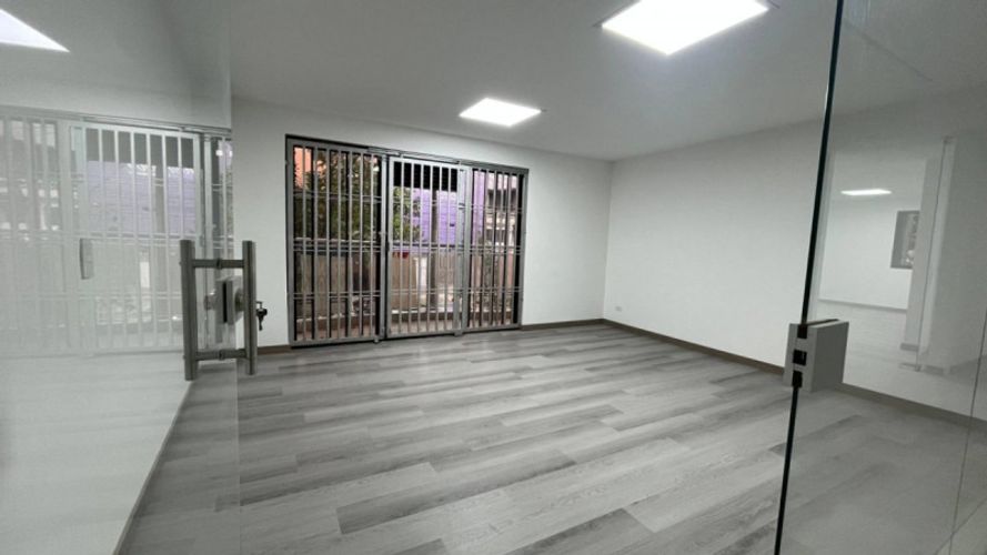 Oficina en arriendo en Suramericana, Medellín, 130 m² · foto 17 de 24