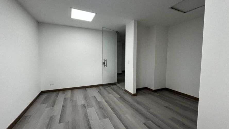 Oficina en arriendo en Suramericana, Medellín, 130 m² · foto 18 de 24