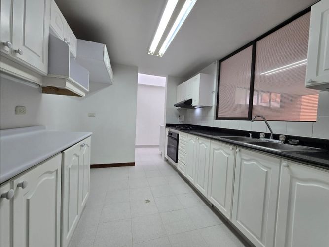 Casa en venta en Loma De Las Brujas, Envigado · foto 3 de 24