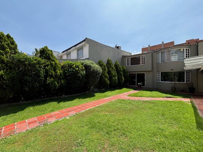 Casa de 3 alcobas en venta en Lisboa Usaquén, Bogotá, 341 m² · foto 3 de 23