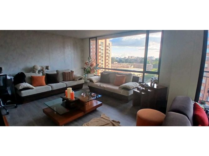Apartamento de 3 alcobas en venta en Calleja Baja, Bogotá, 173 m² · foto 2 de 24