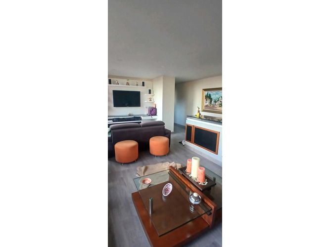 Apartamento de 3 alcobas en venta en Calleja Baja, Bogotá, 173 m² · foto 4 de 24
