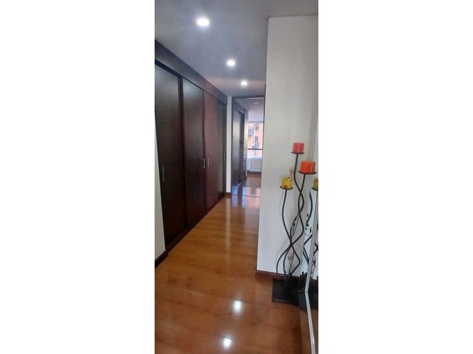 Apartamento de 3 alcobas en venta en Calleja Baja, Bogotá, 173 m² · foto 9 de 24