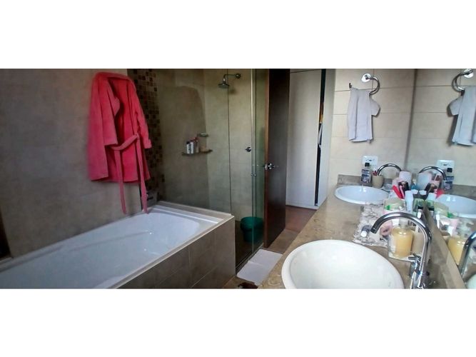 Apartamento de 3 alcobas en venta en Calleja Baja, Bogotá, 173 m² · foto 18 de 24