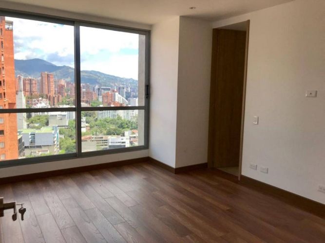 Apartamento de 3 alcobas en arriendo en Lalinde, Medellín, 230 m² · foto 7 de 17
