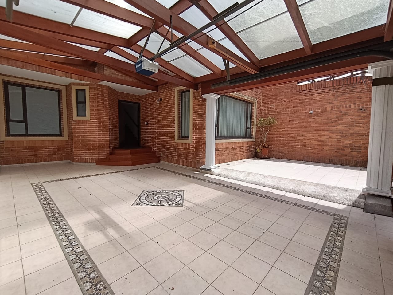 Casa en Arriendo en Pontevedra, Bogotá