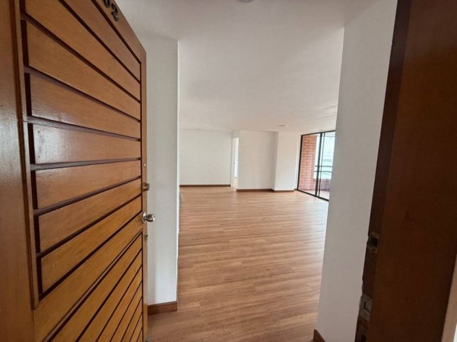 Apartamento de 3 alcobas en arriendo en La Florida, Medellín, 140 m² · foto 2 de 18