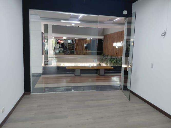 Oficina en arriendo en La Aguacatala, Medellín, 35 m² · foto 2 de 11