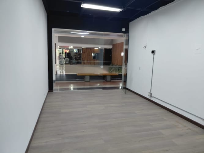 Oficina en arriendo en La Aguacatala, Medellín, 35 m² · foto 3 de 11