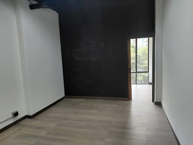 Oficina en arriendo en La Aguacatala, Medellín, 35 m² · foto 5 de 11