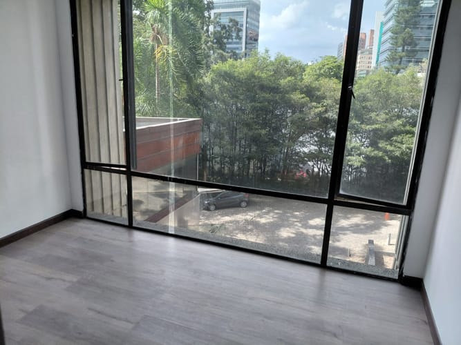 Oficina en arriendo en La Aguacatala, Medellín, 35 m² · foto 10 de 11