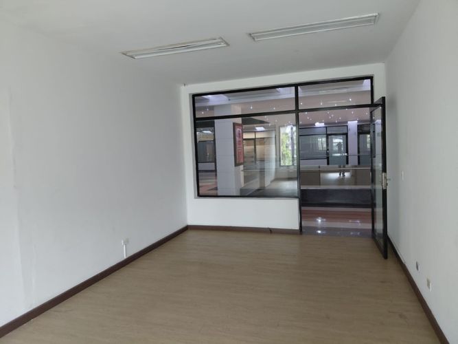 Oficina en arriendo en La Aguacatala, Medellín, 35 m² · foto 2 de 11