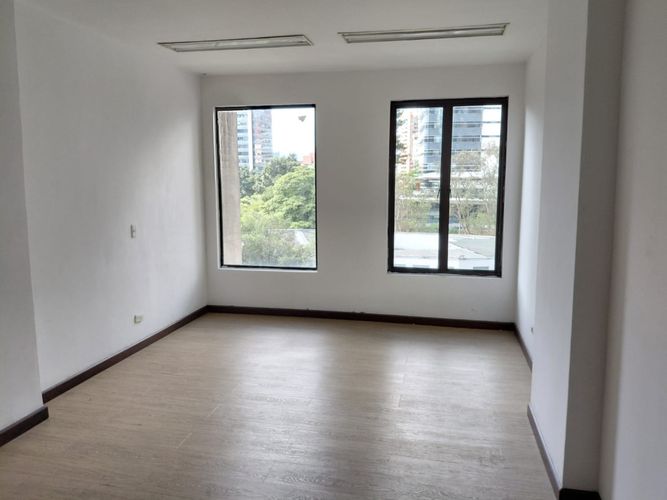 Oficina en arriendo en La Aguacatala, Medellín, 35 m² · foto 8 de 11