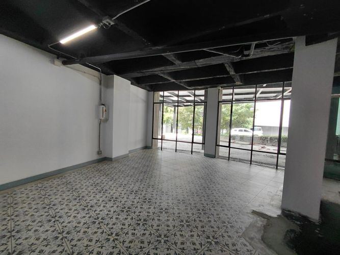 Local en arriendo en La Aguacatala, Medellín, 138 m² · foto 4 de 13