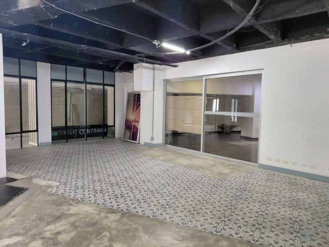 Local en arriendo en La Aguacatala, Medellín, 138 m² · foto 10 de 13