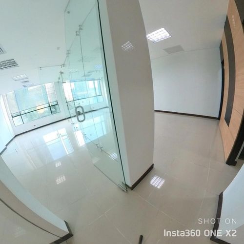 Oficina en arriendo en El Poblado, Medellín, 92 m² · foto 3 de 8