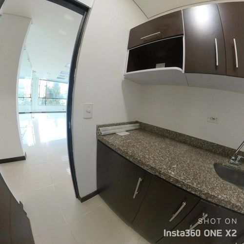 Oficina en arriendo en El Poblado, Medellín, 92 m² · foto 7 de 8