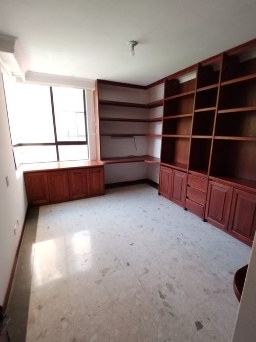 Apartamento de 3 alcobas en arriendo en El Tesoro, Medellín, 130 m² · foto 5 de 15