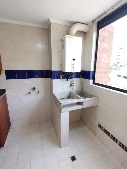 Apartamento de 3 alcobas en arriendo en El Tesoro, Medellín, 130 m² · foto 13 de 15