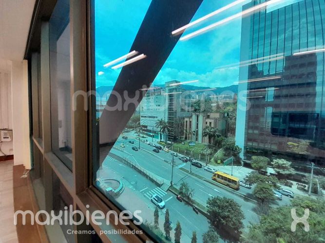 Oficina en arriendo en La Aguacatala, Medellín, 105 m² · foto 9 de 11