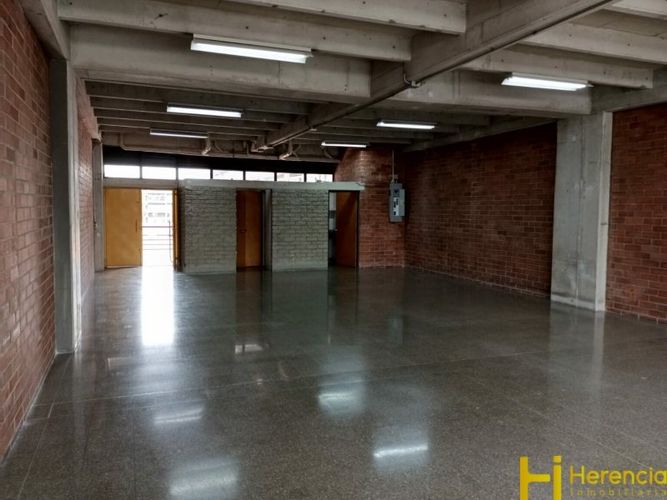 Local en arriendo en El Poblado, Medellín, 131 m² · foto 2 de 5