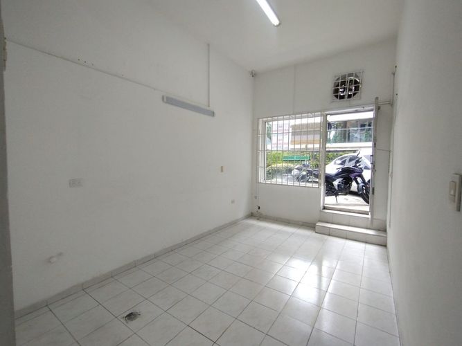 Local en arriendo en Granada, Cali, 18 m² · foto 2 de 5