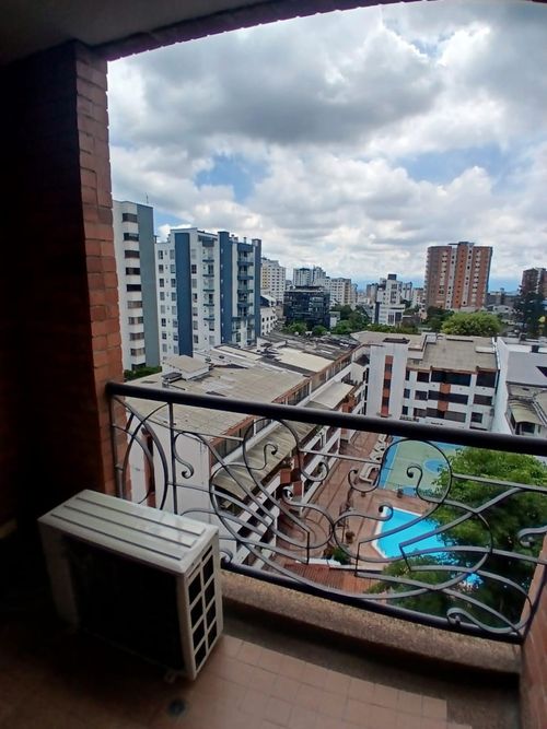 Apartamento de 2 alcobas en venta en Pinares, Pereira, 70 m² · foto 2 de 17