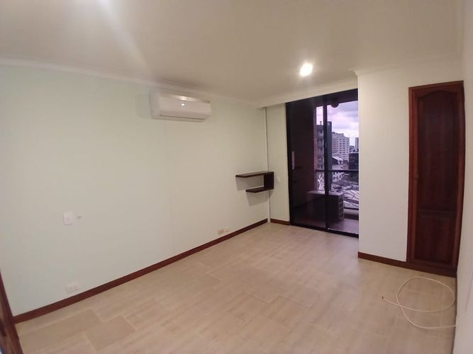 Apartamento de 2 alcobas en venta en Pinares, Pereira, 70 m² · foto 4 de 17