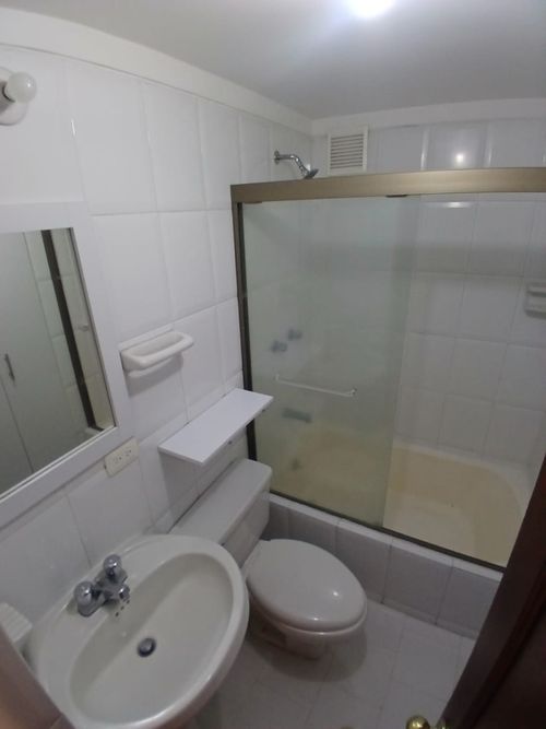 Apartamento de 2 alcobas en venta en Pinares, Pereira, 70 m² · foto 8 de 17
