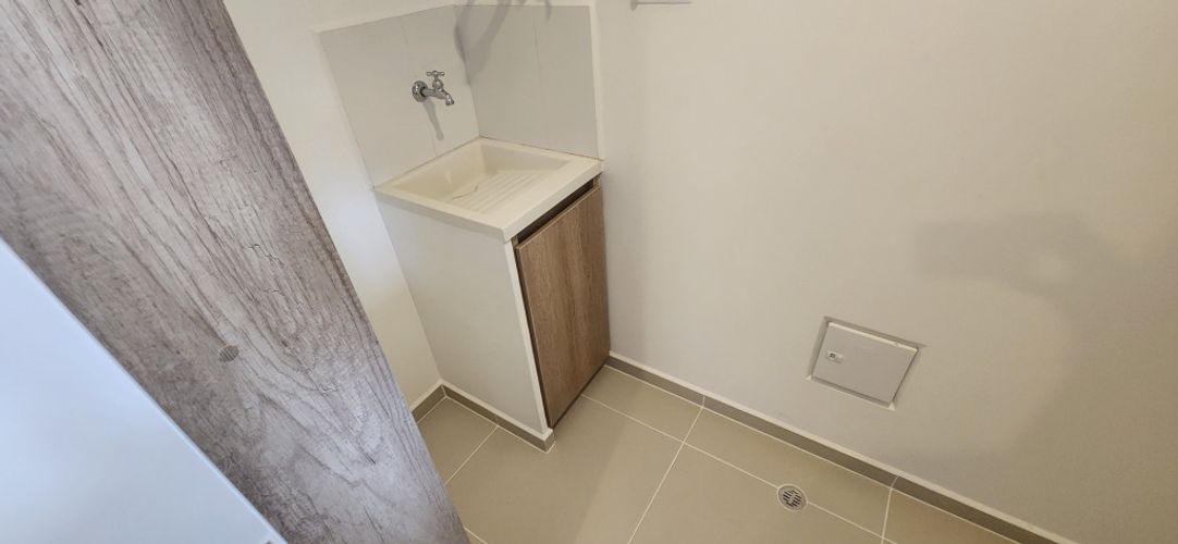 Apartaestudio en arriendo en El Poblado, Medellín, 56 m² · foto 3 de 10