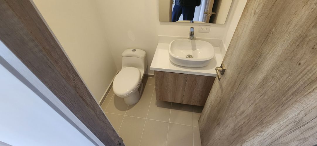 Apartaestudio en arriendo en El Poblado, Medellín, 56 m² · foto 4 de 10