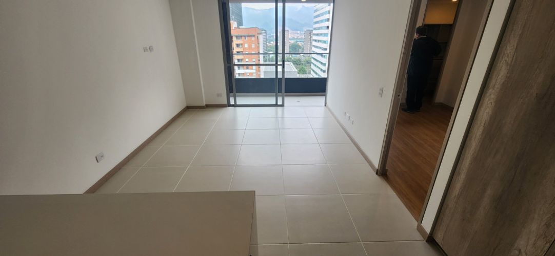 Apartaestudio en arriendo en El Poblado, Medellín, 56 m² · foto 5 de 10