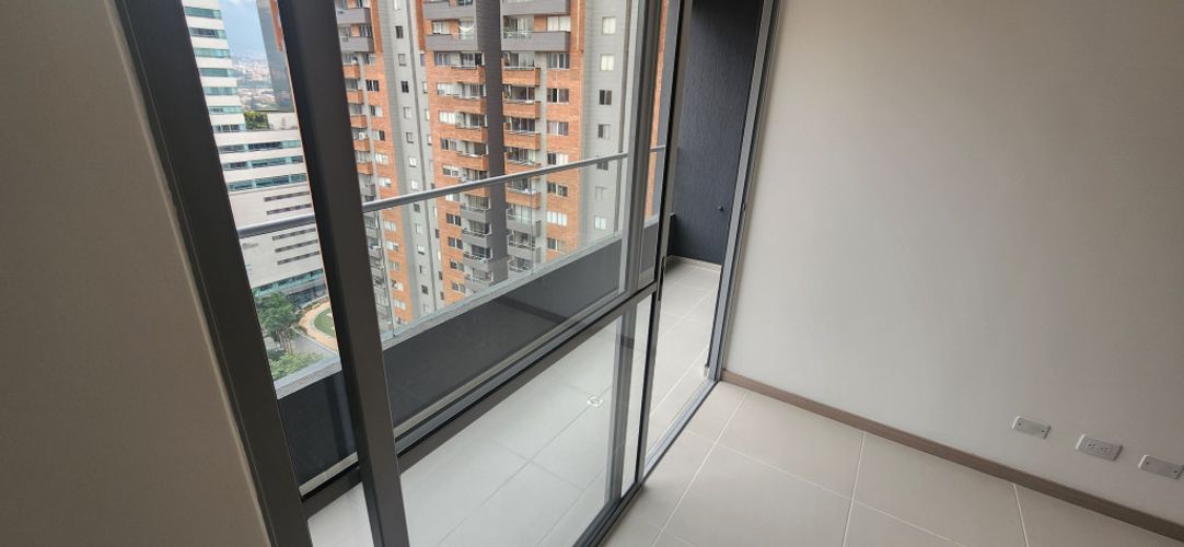 Apartaestudio en arriendo en El Poblado, Medellín, 56 m² · foto 6 de 10