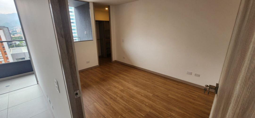 Apartaestudio en arriendo en El Poblado, Medellín, 56 m² · foto 8 de 10