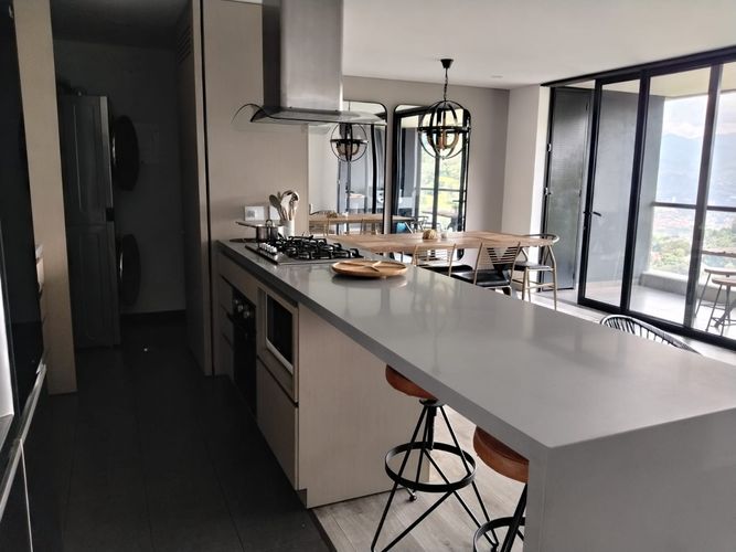 Apartamento de 2 alcobas en arriendo en El Poblado, Medellín, 108 m² · foto 7 de 19