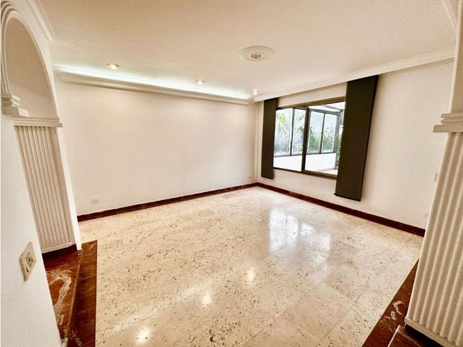 Casa de 5 alcobas en venta en El Poblado, Medellín, 265 m² · foto 5 de 15