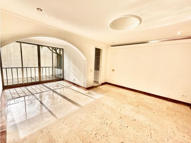 Casa de 5 alcobas en venta en El Poblado, Medellín, 265 m² · foto 6 de 15