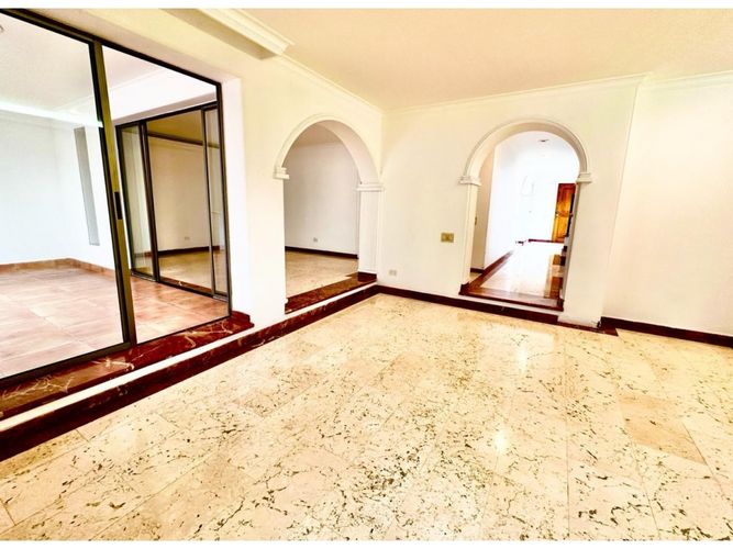 Casa de 5 alcobas en venta en El Poblado, Medellín, 265 m² · foto 7 de 15