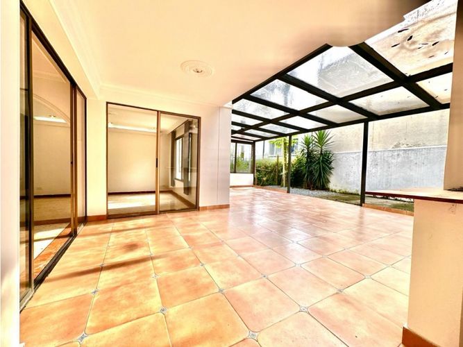 Casa de 5 alcobas en venta en El Poblado, Medellín, 265 m² · foto 8 de 15