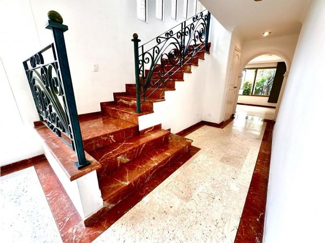 Casa de 5 alcobas en venta en El Poblado, Medellín, 265 m² · foto 9 de 15