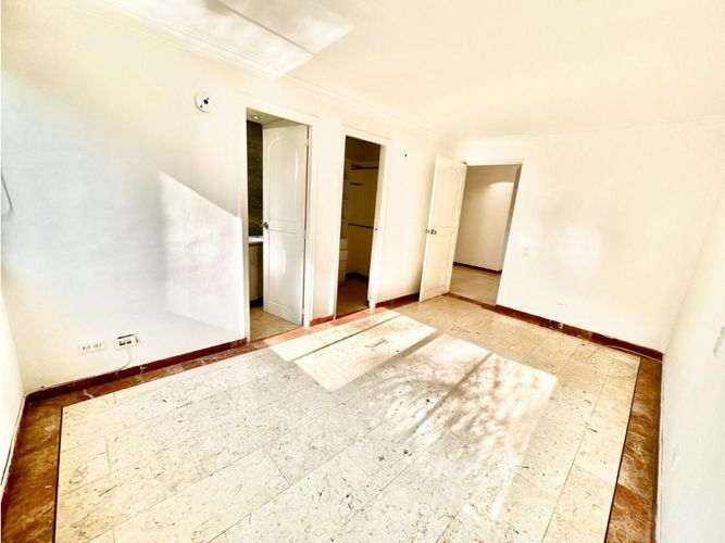 Casa de 5 alcobas en venta en El Poblado, Medellín, 265 m² · foto 10 de 15