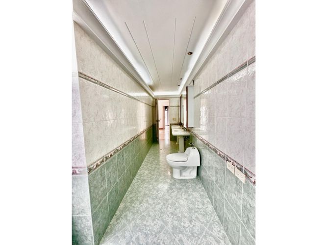 Casa de 5 alcobas en venta en El Poblado, Medellín, 265 m² · foto 11 de 15